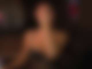Live cam show with Evelyn - Athletic Middle Aged on Uber Horny
