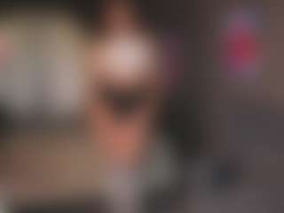 Live cam show with Evelyn - Skinny MILF on crypto-cams