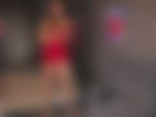Live cam show with Evelyn - Public MILF on Mixed Magazine Live