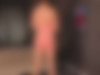 Live cam show with Evelyn - Body Massage on SmokeAndPoke