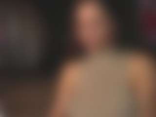 Live cam show with Evelyn - Public MILF on Livezox