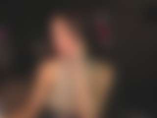 Live cam show with Evelyn - Public MILF on liverealitysex.com