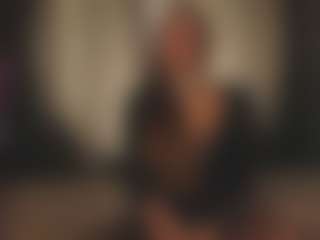 Evelyn's Live Sex Cam Show