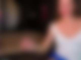 Evelyn MILF webcam performer live streaming