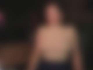 Evelyn MILF webcam performer live streaming