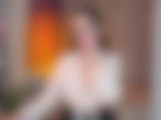 Live cam show with Evelyn - Skinny MILF on 1on1-livenow
