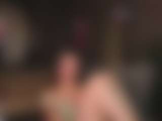 Evelyn MILF webcam performer live streaming