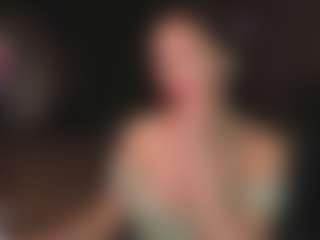 Evelyn MILF webcam performer live streaming