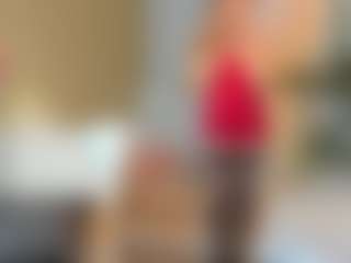Evelyn MILF webcam performer live streaming