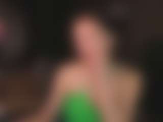 Live cam show with Evelyn - Skinny MILF on dropp.cam