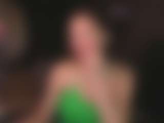 Live cam show with Evelyn - Athletic Public on dropp.cam