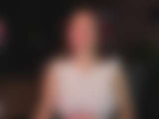 Evelyn MILF webcam performer live streaming