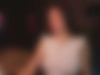 Evelyn MILF webcam performer live streaming
