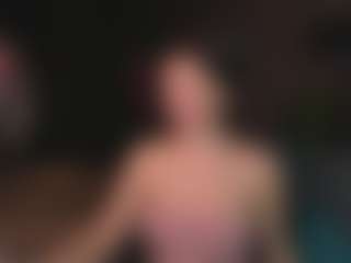 Live cam show with Evelyn - Brown Hair MILF on madthumbs