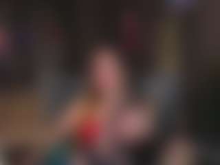 Live cam show with Evelyn - Athletic Public on https://playwithruby.com