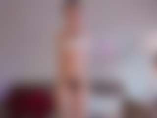 Live cam show with Amy - Striptease on CamClone