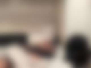 Mrshyboy32's Live Sex Cam Show