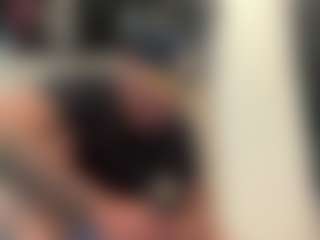 Mrshyboy32's Live Sex Cam Show