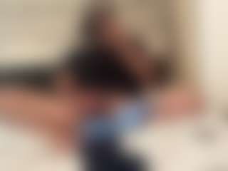 Mrshyboy32's Live Sex Cam Show