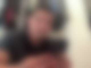 Mrshyboy32's Live Sex Cam Show