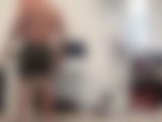 Mrshyboy32's Live Sex Cam Show