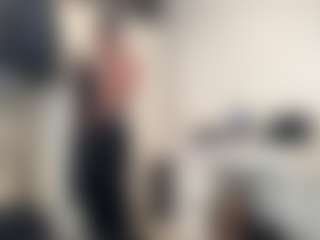 Mrshyboy32's Live Sex Cam Show