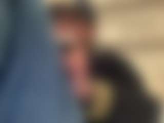 Mrshyboy32's Live Sex Cam Show