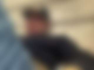 Mrshyboy32's Live Sex Cam Show