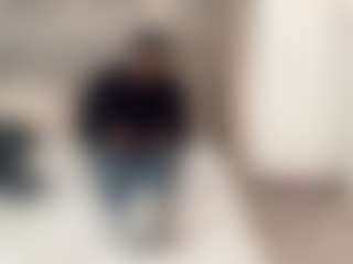 Mrshyboy32's Live Sex Cam Show