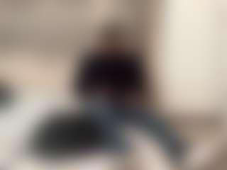 Mrshyboy32's Live Sex Cam Show