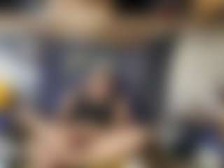 Mrshyboy32's Live Sex Cam Show
