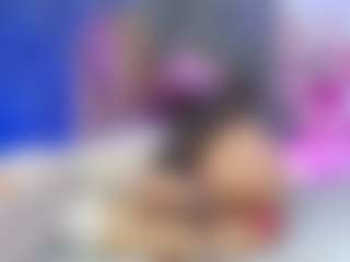 Live cam show with Queen23 - Tease on Camsoda