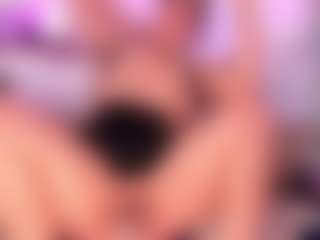 Live cam show with BBWCloe - Landingstrip on AdultVida.com