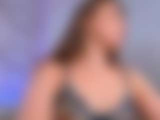 Live cam show with Ann-Perry - Flashing on AdultVida.com
