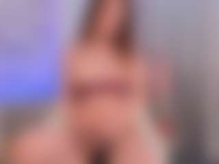 Live cam show with Ann-Perry - Bikini on StripNow