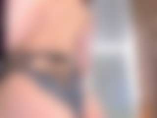 Live cam show with Ann-Perry - Moaning on livesuperchat.net