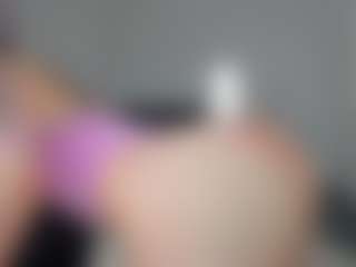 Live cam show with Ann-Perry - Latina on CamClone