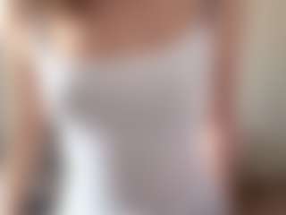Live cam show with Kira - Hot on Camsoda