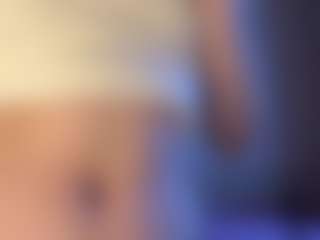 Live cam show with Kira - Sexydance on StripNow