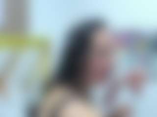 Live cam show with Luna - Moaning on friskycurves.com