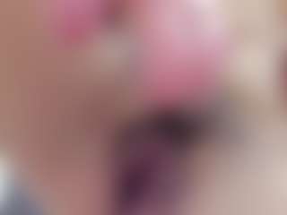Live cam show with Luna - Bondage on AdultVida.com