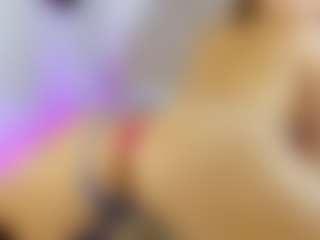 Live cam show with Nicol - Shaved Pussy on Soda Cam