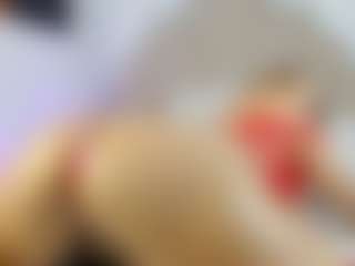 Live cam show with Nicol - Fingers on friskycurves.com