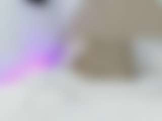Live cam show with Nicol - Petite on Camming Site