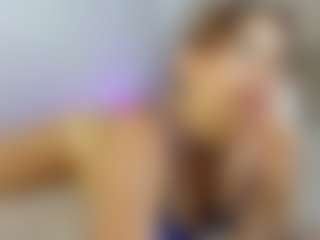 Live cam show with Nicol - Petite on Camsoda