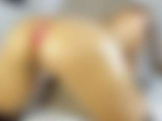 Live cam show with Nicol - Fingering on StripNow