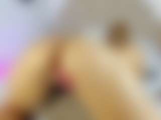 Live cam show with Nicol - Fingers on Camsoda
