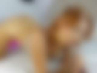 Live cam show with Nicol - Public Curvy on madthumbs