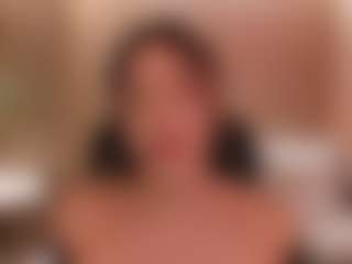 Live cam show with Maddison Taylor - Average on Mixed Magazine Live