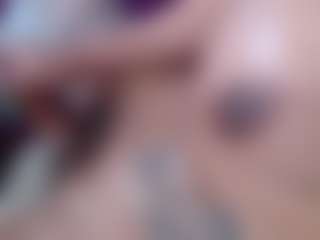 Live cam show with carolinespanky - Smoking on AdultVida.com